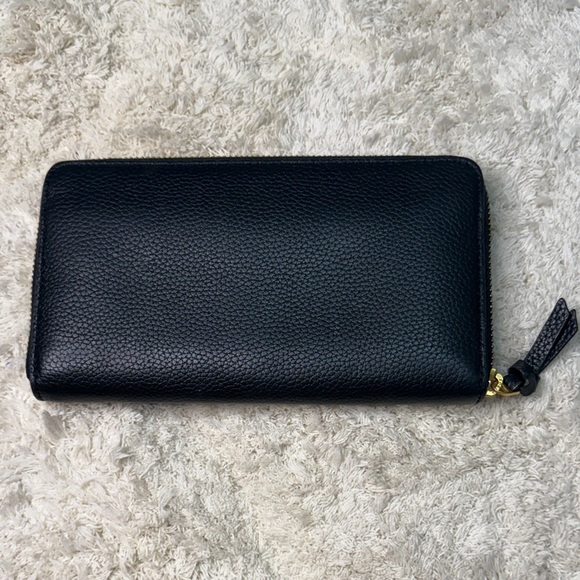 Tory Burch Black Pebbled Leather Britten Zip Wallet - Picture 2 of 11